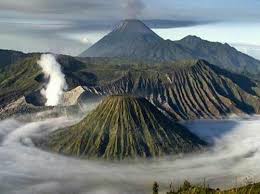Nah yang terakhir kalau menggunakan kendaraan pribadi untuk menuju kawasan bromo dari probolinggo, bisa merujuk pada tulisan teman saya kangmas pakies di artikel wisata ke gunung bromo. Rute Jakarta Ke Gunung Bromo Hari Libur Nasional