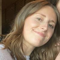 Lindsey Stinson's Instagram, Twitter & Facebook