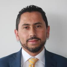 Quiero agradecer a mi familia, quienes han sido mi apoyo incondicional  durante esta travesía hacia mi “Especialización en Gerencia Comercial”