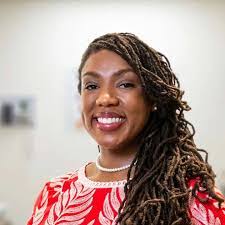 Lisa Cloyd's Instagram, Twitter & Facebook