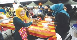 My fried chicken and ikan bilis petai with teh o panas comes to rm9.00. Nasi Lemak Anak Dara Laku Keras