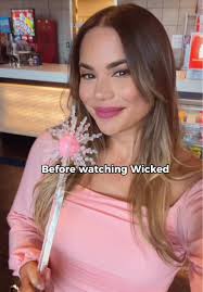 Wicked Movie Review: An Emotional Transformation