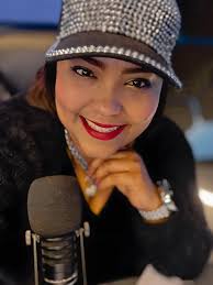 Nos vestimos de inspiración con la historia de Irene Páez, fundadora de  Paos Shop. 🌿👗 @paosshopoficial Una conversación donde la moda se  convierte en reflejo del alma y el emprendimiento en un