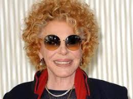 Cantora Vanusa recebe alta após 32 dias internada em hospital