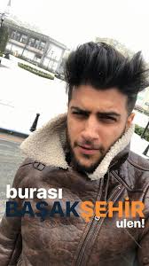 Bir Yakisikli Gordum Sanki Evet Evet Bir Yakisikli Gordum Erkek Sac Modelleri Cift Unluler