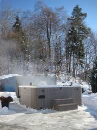 Was tun mit dem pool über die wintermonate? Top Aussen Whirlpool Spa Jederzeit Bei Uns Testen Whirlpool Im Spagart Center Bern Kaufen