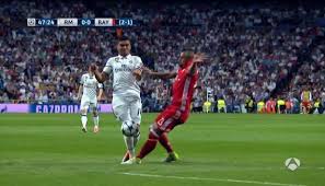 Asensio plays a wonderful ball over the defence and round to ronaldo and he pokes it through neuer. Champions League Rearbitra Todas Las Polemicas Del Real Madrid Bayern Marca Com