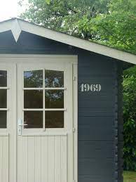 la cabane au fond du jardin la source d angele abris de jardin peints chalet de jardin cabane jardin