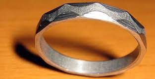 Cincin batu akik cenderung menjadi pakai syuhrah. Dilarang Memakai Cincin Dari Besi Konsultasi Agama Dan Tanya Jawab Pendidikan Islam