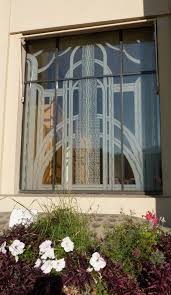 Les Vitres Des Anciens Thermes Sont Gravees Au Sable Facon Ecole De Nancy Aix Les Bains Architecture Thermes