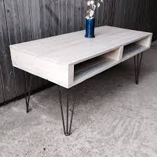 Resting on classic hairpin legs, it adds an instant dash of retro modernity next to a sofa or in front of two lounge chairs. Pallet Coffee Table With Hair Pin Legs Hairpin Leg Coffee Table Coffee Table Inspiration Hairpin Coffee Table