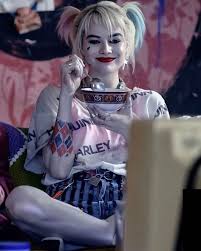 Harley quinn pictures birds of prey. Birds Of Prey Margot Robbie Back As Harley Quinn Filming