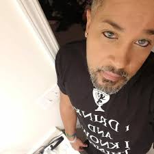 Weta VFX Supervisor Daniel Macarin confirms an Alien Romulus theory which  states that one scene features Ripley's Narcissus shuttle drifting away  from the station. 🛰 He also confirms that the shuttle can