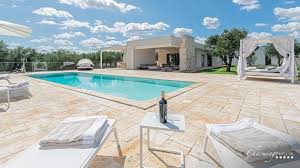 One of the prettiest towns in the brindisi province of puglia is ostuni. Villa Badessa Luxusvilla Apulien Ostuni 6 Zimmer 12 Betten