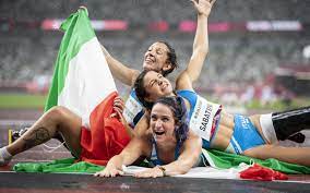 Martina caironi, ambra sabatini e monica contrafatto si qualificano per la finale dei 100 metri piani alle paralimpiadi di tokyo con i primi . G5r0gqgemuzu8m