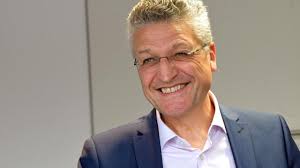 Ehrung durch Steinmeier: Früherer RKI-Präsident Wieler erhält  Bundesverdienstkreuz