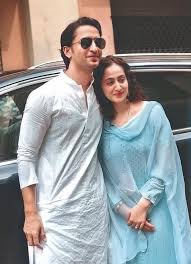 Shaheer sheikh pamerkan kekasih baru di instagram. First Photos Shaheer Sheikh Ruchikaa Kapoor Pose As Married Couple Guess Who Attended Their Wedding