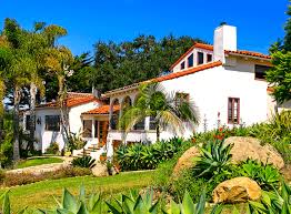 The style includes arched doors and windows, arcades. Exquisite Spanish Style Homes Wow 1 Day Painting