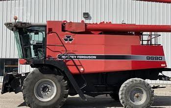 Massey Ferguson 9690 Combine