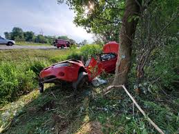 An nbc connecticut crew witnessed a driver crash into this tree on ellington road in south windsor during severe storms wednesday. Speeding Driver Crashes Into Car Slams Into Tree Off Route 690 North In Van Buren Syracuse Com
