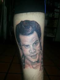 My newest tattoo. Ace Ventura done by Doug Hatter at Z-edge in Sarasota,  Florida : r/tattoos