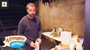Kjendiser inviterer tre andre stjerner hjem til middag. 4 Stjerners Middag Olli Wermskog Lager Mat Pa Teaterscenen Discovery Norge Youtube
