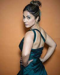 Talking of instagram, hina khan has a family of more than 9 million followers. Actress Hina Khan Share Image On Instagram In Blue Colour Gown Latest National International Braking News And News Stories
