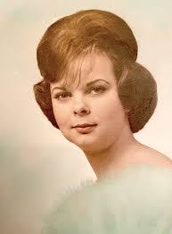 Louise Milam's Instagram, Twitter & Facebook