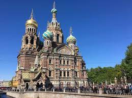 De stad ligt helemaal in het westen van rusland aan de nevabaai, een uitloper van de finse golf. Stedentrip Sint Petersburg Bezienswaardigheden Vervoer Eten En Uitgaan Modern Traveller