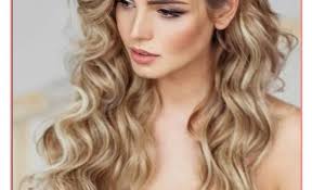 Hubsches Gelocktes Kurzes Haar Hinter Und Lang In Der Front Front Gelocktes Hinter Hubsches Kurzes Kurze Haare Locken Kurze Haare Zopfe Lange Haare