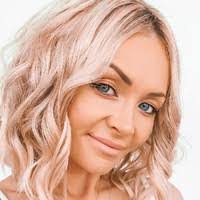 Laura Fryer's Instagram, Twitter & Facebook