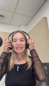 🍁Otoño Parte 1🍁: Algunas imágenes, además de la radio, el gym y la tele !  😉 😄, 🍲🥂🥰Risas, comida rica, y brindis con la familia y amigos. ,  Reencuentros, cumpleaños y simplemente reunirse para ...