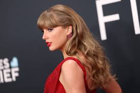 Taylor Swift bất ngờ ra mắt album thứ 12 trong sự nghiệp