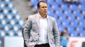 Juan reynoso es un prospecto que se distingue del resto en la fauna nacional (.) chale es el viejo zorro que deambula en un terreno que se esfu. Juan Reynoso Elegido Como El Dt De La Jornada Por La Liga Mx As Mexico