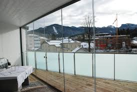 Schiebeelemente Glas Terrasse Verglasungen Und Verbauten Zum Schieben Windschutz Terrasse Schiebeelemente Kochen Im Freien