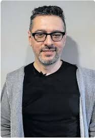 Julio Leiva, creador del ciclo de entrevistas Caja Negra, habla de todo: su  amor por Independiente, la vez que conoció a JR, su paso por Vélez...