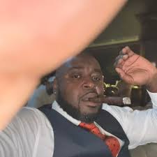 Waymo stopped dead in the intersection. The robots aren't ready for  Atlanta. 💀🤖