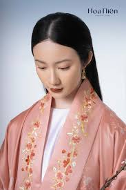 Tiện Phục Lê Trung Hưng《 TRỰC LĨNH NGŨ THÂN 》- 《 ÁO TRÀNG VẠT 》 Lê Trung  Hưng là triều đại có thời gian tồn tại dài nhất trong lịch sử Việt