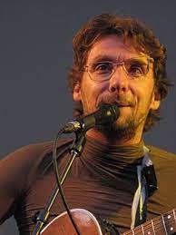 Nan parce que t´sais j´ai réfléchis à un truc là c´est euuuhh tu vois entre donner 10 balles, 10 francs tu vois à un seul pauvres ou tu donnes 1 francs à dix pauvres ben moi j´préfère donner 1 francs à dix pauvres tu. Didier Super Wikipedia