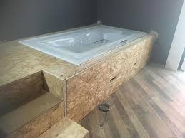 Per la gran parte le vasche da bagno sono da incasso. Rivestire La Vasca Da Bagno
