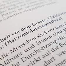 Obwohl die belastungen ehelicher gewalt von fachleuten als gravierender eingeschätzt werden als die durch fremde, war vergewaltigung in der ehe bis juli 1997 nicht strafbar. Als Vergewaltigung In Der Ehe Verboten Wurde Radio Rst