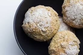 Glutenfreie Brotchen Mit Buchweizen Und Reismehl Und Sonnenblumenkernen Die Frisch Aus Dem Ofen Ganz Besonder Glutenfreies Brot Lebensmittel Essen Glutenfrei