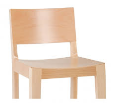 Elle se caractérise un dossier arrondi avec des accoudoirs particuliers, une assise apportant un confort. Chaise Haute Kaci Bois Hetre Hotel Restaurant Promo Prix Bas Mobilier Chaise Haute