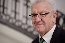In diesem sinne auf bald im echten leben, samstag 03 juli. Winfried Kretschmann Ministerprasident Wird Zum Zweiten Mal Opa Baden Wurttemberg Stuttgarter Nachrichten