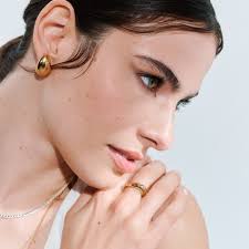 ✨ Let your inner angel shine this #FridayFeels ✨ As the cold sets in, warm  your heart with Engelsrufer's Angel Heartwing