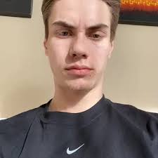 No niin morjensta! Tokaisi Päällikkö Anton Roth @rasmusanton kun raapusti  nimensä The Bossin paperiin. Anton Roth pelailee sählyä ammattilaisena  Nurmon Jymyssä. The Boss