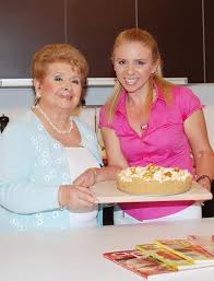 Feb 11, 2015 · η πατρική οικογένεια της βέφας αλεξιάδου. Ale3ia Ale3iadoy Esbhse To Pio Glyko Xamogelo