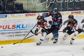 The hc sparta praha hockey club is one of the oldest hockey clubs in the world and one of the most successful and famous clubs in czechoslovakian and later czech ice hockey history. Bili Tygri Liberec Gegner Im Halbfinale Ist Sparta Prag