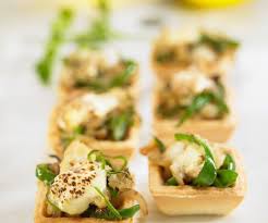 Entree Minitartelettes A La Morue Poivrons Verts Et Sauce Aioli Recette Morue Idee Tapas Recettes D Amuse Gueules