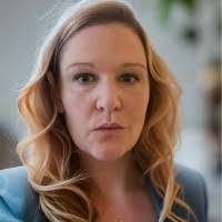 Elizabeth Moyer's Instagram, Twitter & Facebook